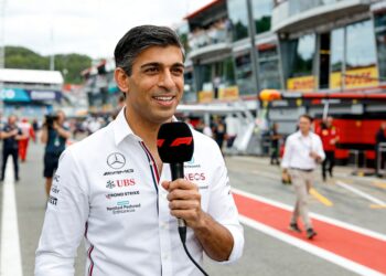 karun chandhok veroorzaakt commotie brandalarm tijdens japanse gp