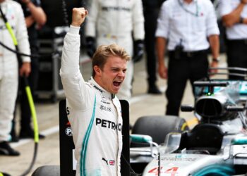 kimi antonelli imponeert met zeldzame dubbele f1 zege