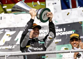 kimi antonelli verbreekt records jongste leider ooit in f1