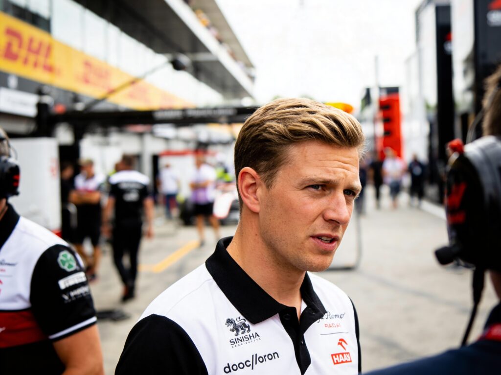 komatsu bevestigt ferrari gesprekken over bearman