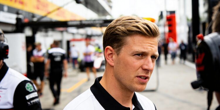 komatsu bevestigt ferrari gesprekken over bearman