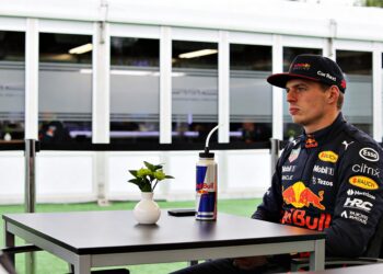 kritische verstappen overweegt f1 toekomst na zwar