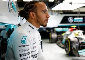 lewis hamilton eenzaam aan de top van de f1