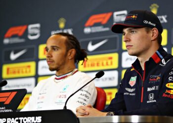 lewis hamilton reageert op kritiek van max verstappen over 2026 regels
