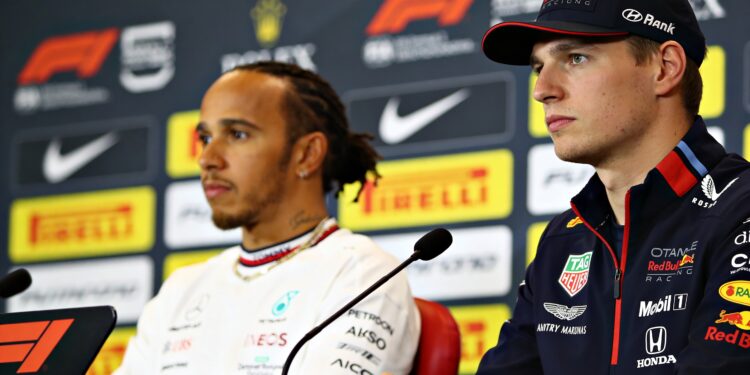 lewis hamilton reageert op kritiek van max verstappen over 2026 regels