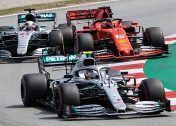 lewis hamilton verdedigt f1 regels zo hoort racen te zijn