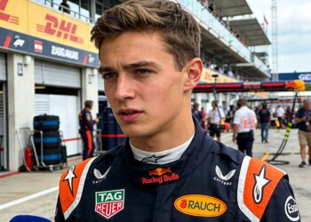 liam lawson ontkent supercars geruchten stellig tijdens f1 pauze