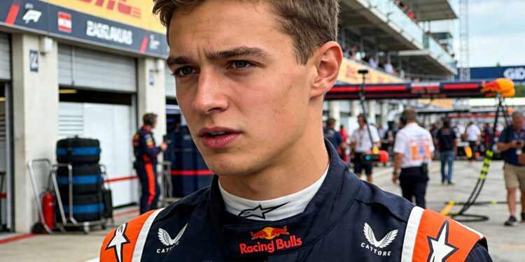 liam lawson ontkent supercars geruchten stellig tijdens f1 pauze