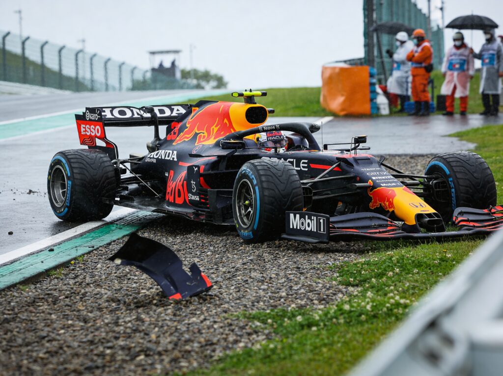 lindblad crasht tijdens pirelli test op nat suzuka