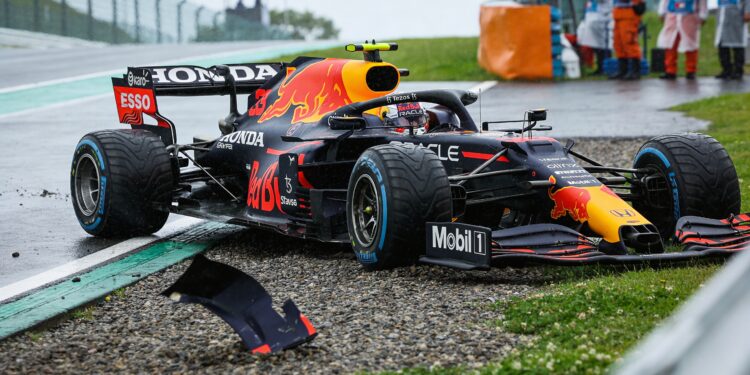 lindblad crasht tijdens pirelli test op nat suzuka