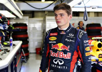 manager onthult max verstappen sliep in wieg door