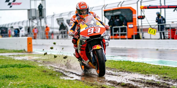 marquez onbestraft na opmerkelijke pit entry in sp