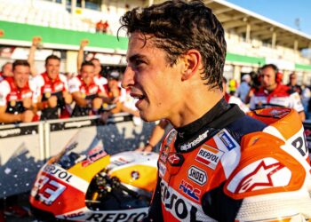 marquez wint chaotische sprint in jerez bezzecchi