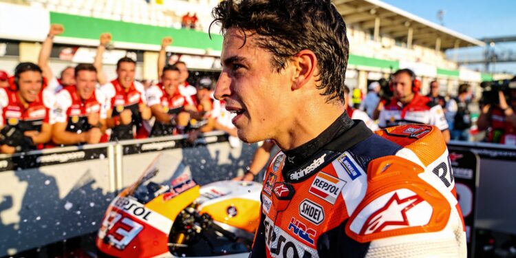 marquez wint chaotische sprint in jerez bezzecchi