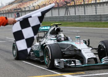 marshall fout be indigt gp china 2014 vroegtijdig hamilton wint