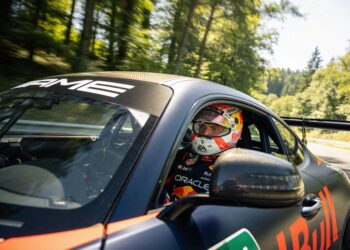max verstappen duikt bizarre n rburgring 24 uur in