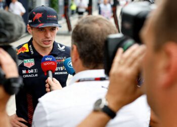max verstappen en incident journalist fia spreekt red bull aan