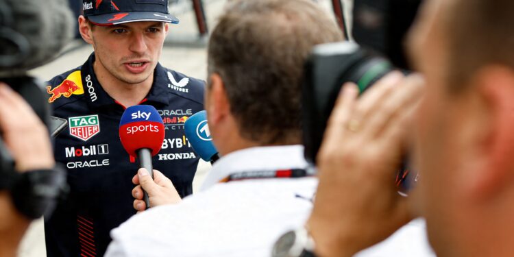 max verstappen en incident journalist fia spreekt red bull aan