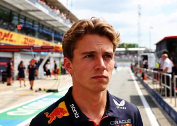max verstappen kondigt extra races aan voor n rburgring 24h