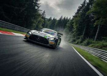 max verstappen scheurt opnieuw over n rburgring in gt3
