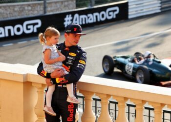 max verstappen viert eerste verjaardag dochter lil