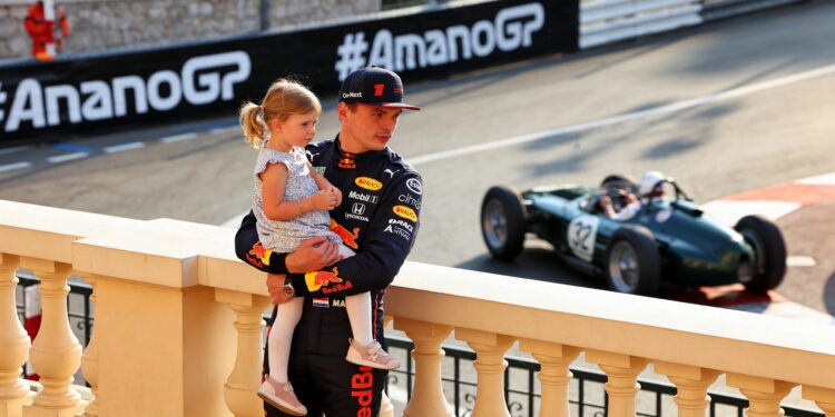 max verstappen viert eerste verjaardag dochter lil