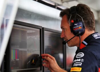 mclaren bevestigt gesprekken over vroege komst red