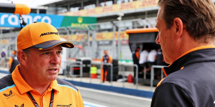 McLaren-CEO Brown wijst Mercedes aan als bestemming voor Verstappen 1 mclaren ceo brown wijst mercedes aan als bestemmin