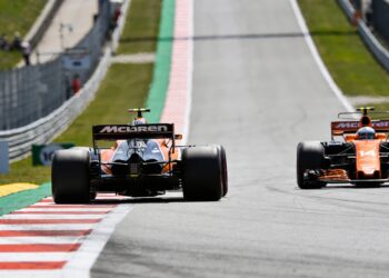mclaren eist fia actie voor f1 veiligheid na crashgevaar