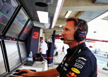 mclaren wil verstappens race engineer lambiase eer