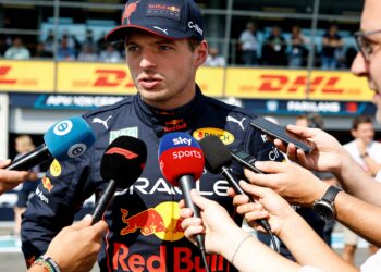 media incident verstappen damon hill geeft advies