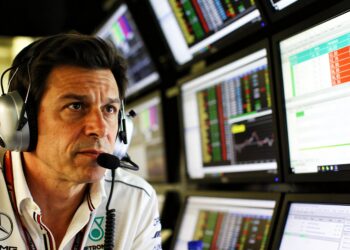 mercedes bekent kostbare fout na japanse gp voor russell