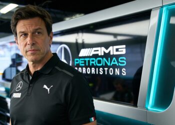 mercedes f1 en puma aangeklaagd door topatlete abb
