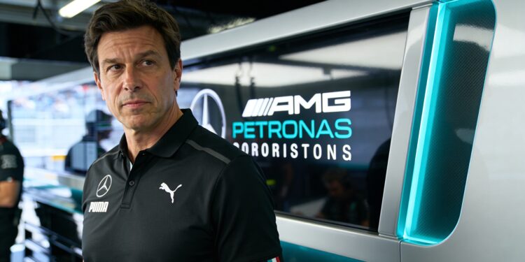 mercedes f1 en puma aangeklaagd door topatlete abb