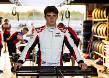 mercedes houdt f1 protege antonelli scherp met opm