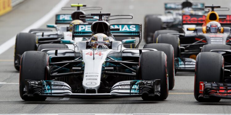 mercedes pakt startproblemen aan na verloren plekken