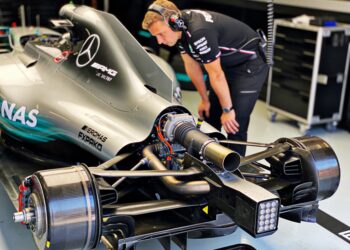 montoya verdedigt mercedes klagen over motor is onzin