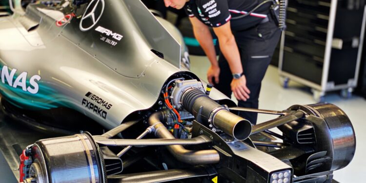 montoya verdedigt mercedes klagen over motor is onzin