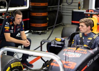 motorsportlegende ickx legt uit daarom is verstapp