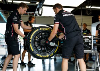 n rburgring is terug f1 test met mercedes en mclaren