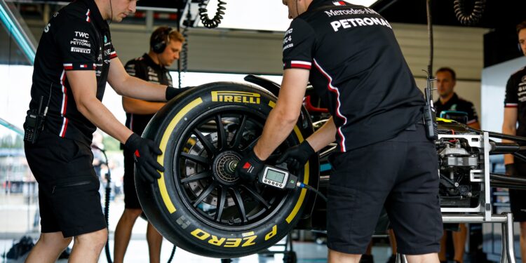 n rburgring is terug f1 test met mercedes en mclaren