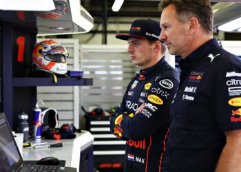 naomi schiff verborgen offers achter elke f1 carri
