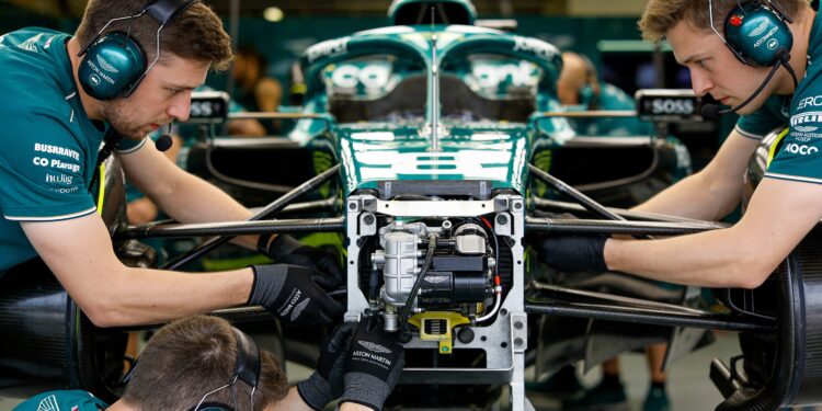 newey s kijk op aston martins trillingen oplossingen in zicht