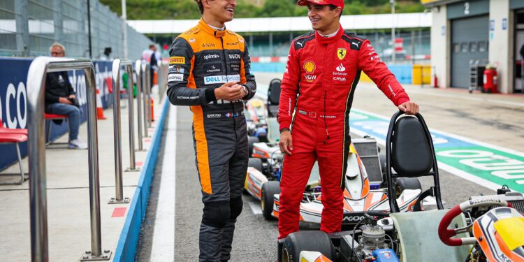 norris en sainz duelleren in historische kartchallenge