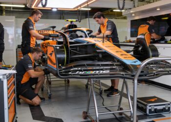 ongekende f1 pauze geeft mclaren reddingslijn tege