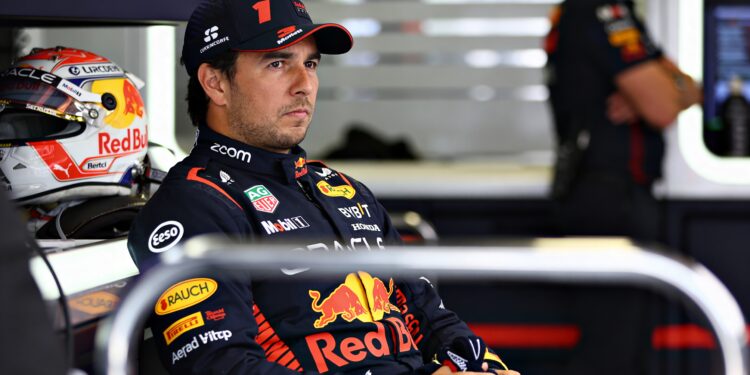 perez rijdt niet zonder de paus in zijn cockpit