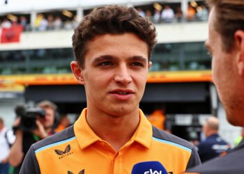 piastri daagt mercedes uit zij zijn te verslaan