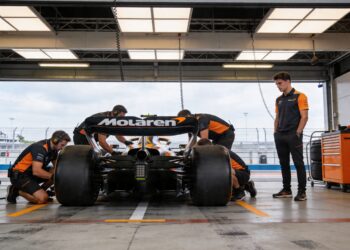 piastri geplaagd door pech tijdens pirelli test op n rburgring