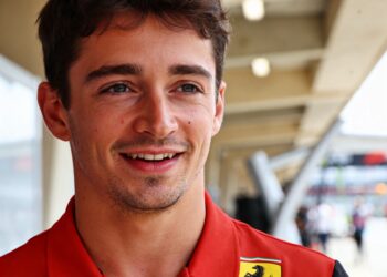 prins albert verrast charles leclerc met uniek huwelijkscadeau