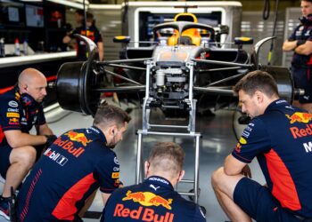 red bull duikt dieper balansproblemen plagen de rb22